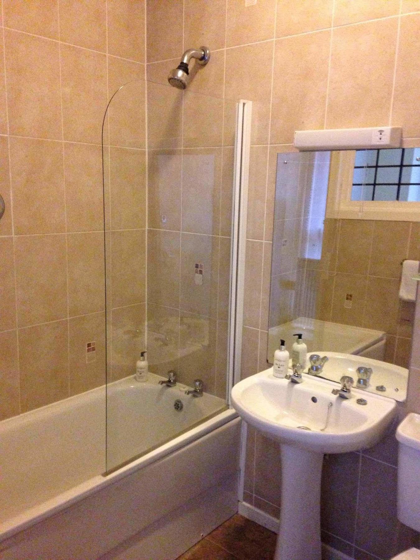 Barons Court Hotel Wolverhampton Eksteriør bilde
