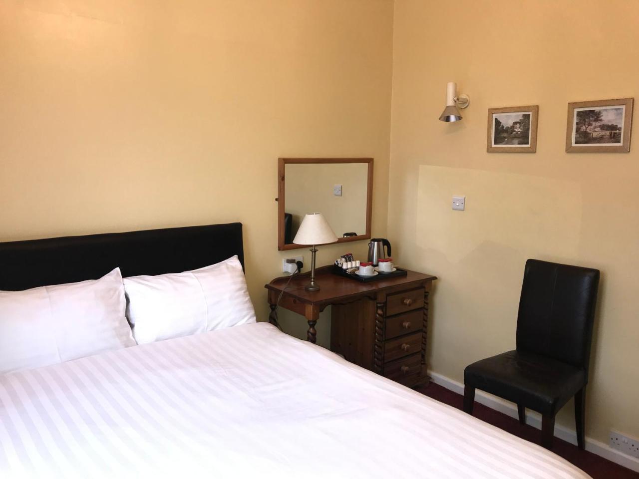 Barons Court Hotel Wolverhampton Eksteriør bilde